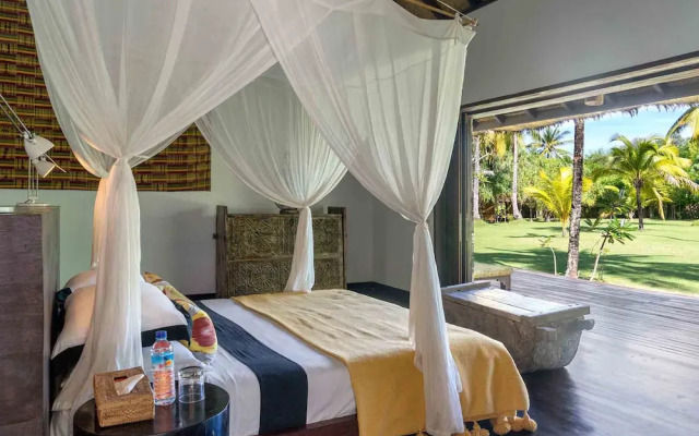 Sira Beach House