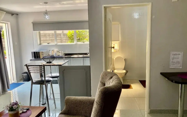 Spacious Ground-floor Studio in Central New Chadcombe - 2316