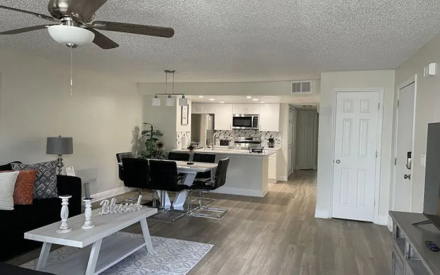 Modern Luxury Apartment Close Disney