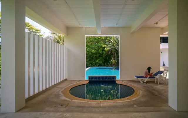 The Palm at Veloche by Lofty
