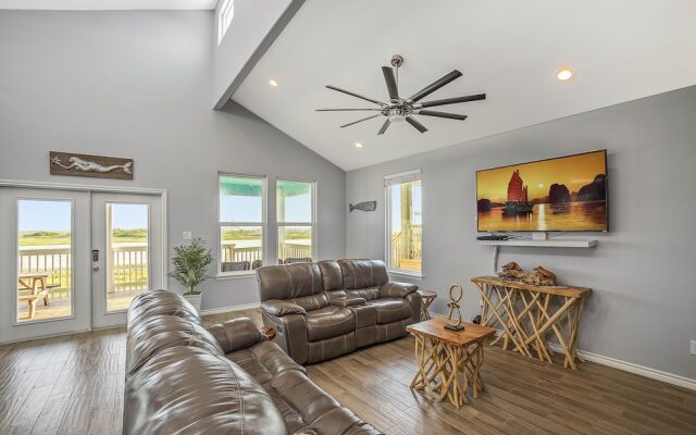 La Sirena - Overlooking Nature Preserve