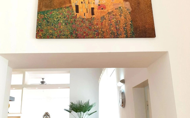 Sunny and spacious apartment near city centre