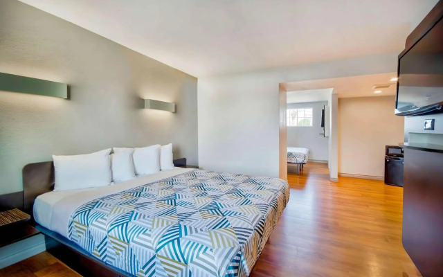 Motel 6 Gardena