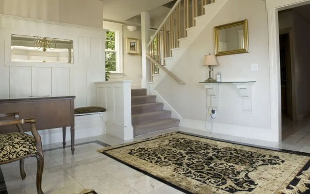 Capitol Hill Guest House - Seattle Bed & Breakfast
