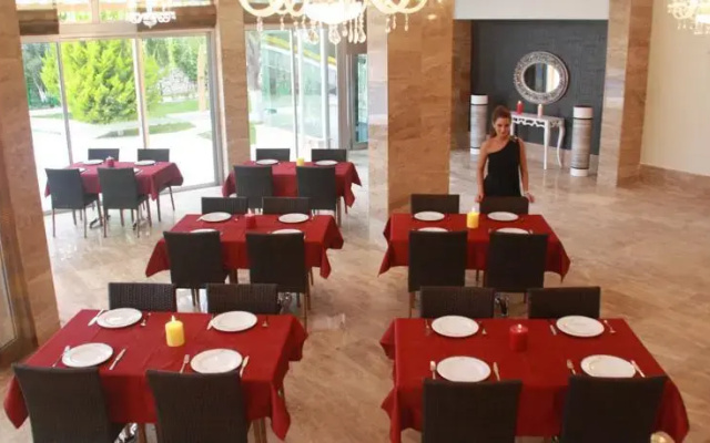 Cinar Hotel