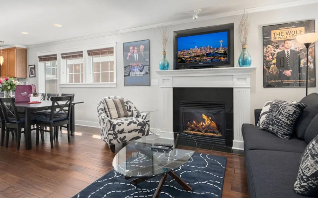 Seattle Vacation Home: Wall St.