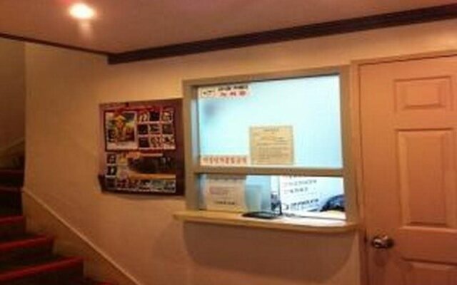 Myeongdong Daehanjang Motel