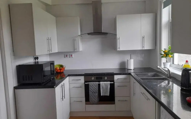 House-3br-garden-parking-near Inverness Castle