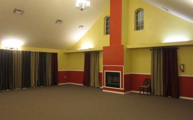 The Crossroads Hotel & Suites