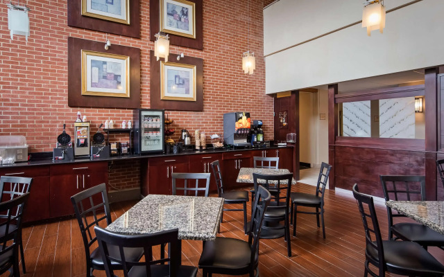 Best Western Plus Reading Inn & Suites