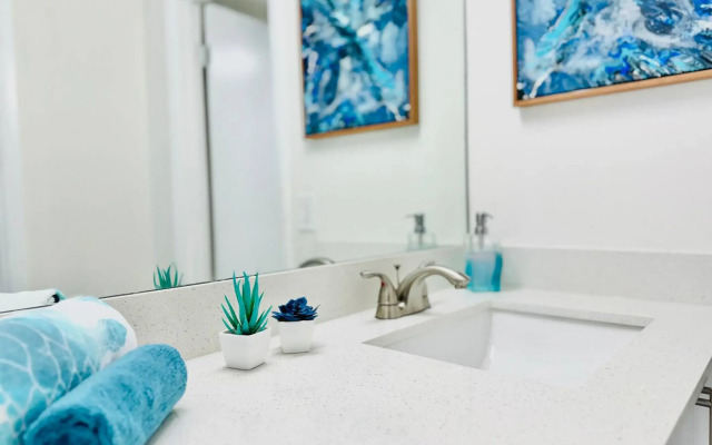 Waterfront 1BR Parking Walk to the Beach