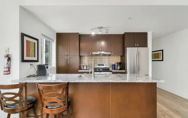 Stylish Urban Retreat  2BR Condo