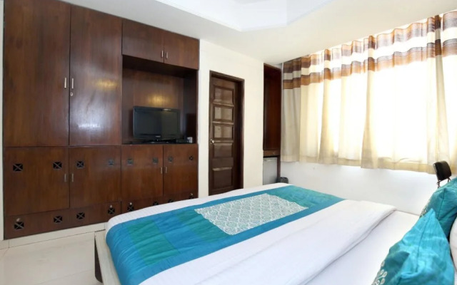 OYO 1496 Hotel Sky 5