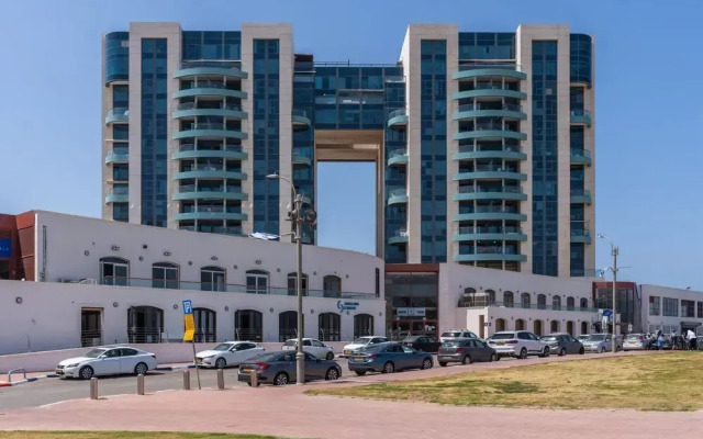 DeluxeApartment with Views of the Marina