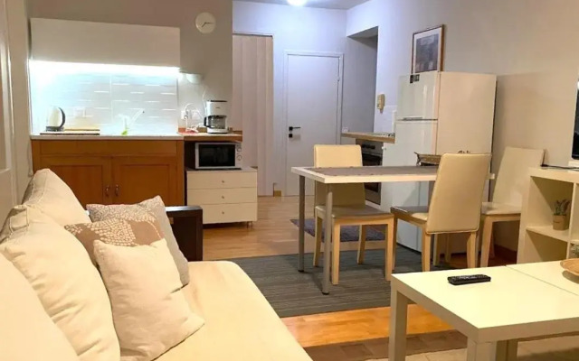 Bright, Cosy Studio close to Glyfada Beach & Center