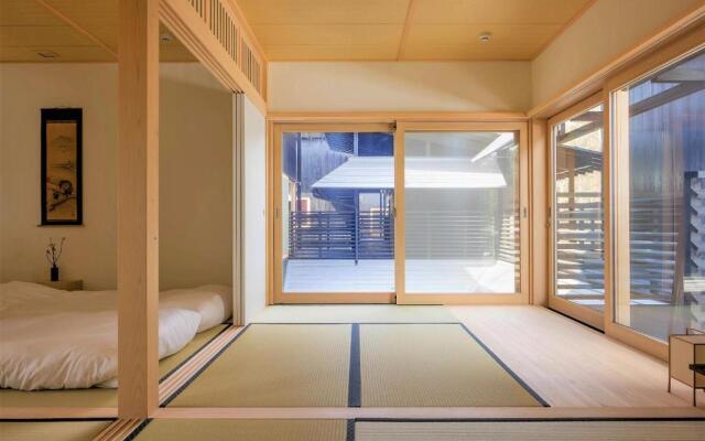 Shishi Iwa House
