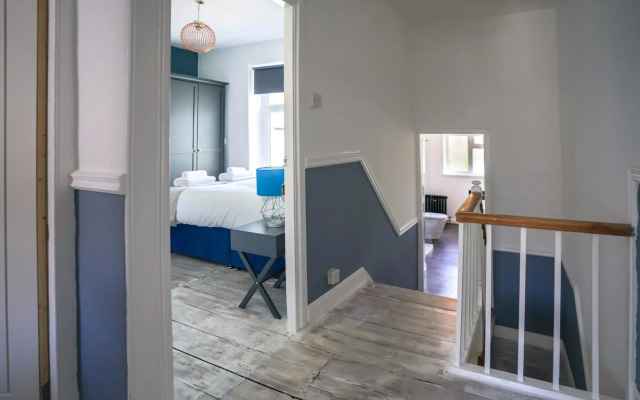 Planet St - Whole House with Parking