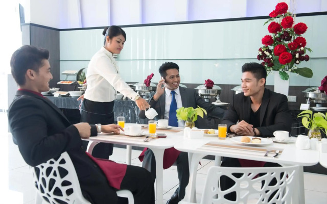 Grand Alora Hotel