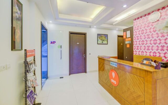 OYO 9553 Hotel Kings Plaza