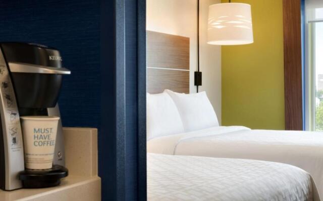 Holiday Inn Express & Suites Heath - Newark, an IHG Hotel