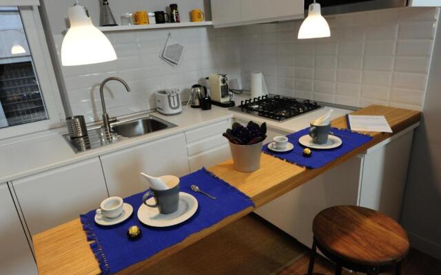 Fotofever Apt, two bedrooms with air conditioned in elegant shopping area, close to Vatican City