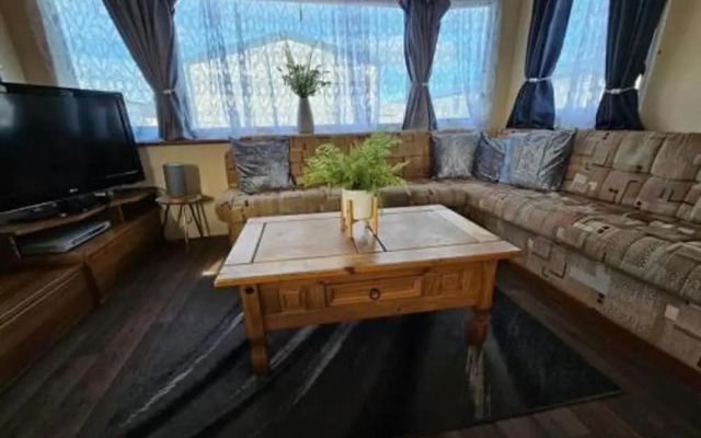 Lovely 3 bed With Balcony and Ramp