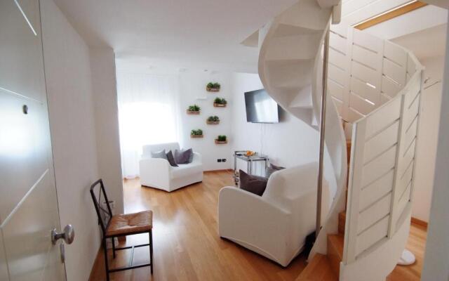 White Residence Apartment