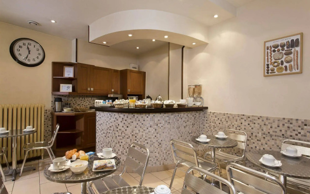 Merryl Hotel