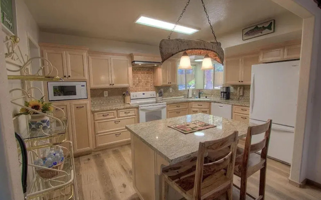 Bowers Mansion 3 Bedroom Home by Redawning