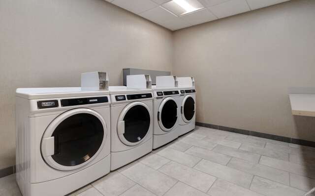 Hampton Inn & Suites Marina