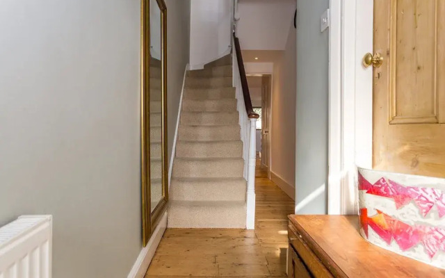 2 Bedroom House with Garden - Sleeps 6