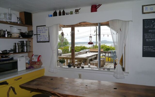 Tofino Travellers Guesthouse