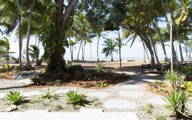 Spice At Oak Absolute Oceanfront House
