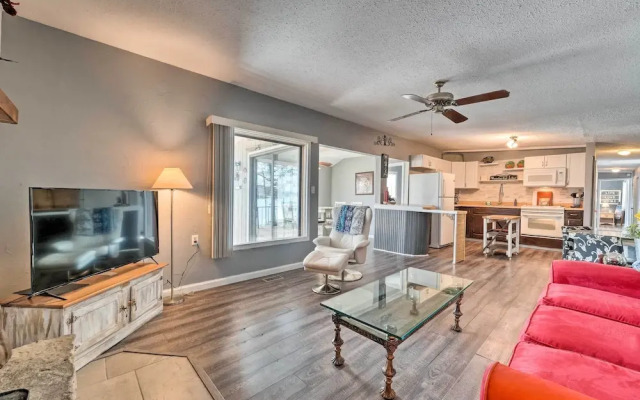 Lakefront Vacation Rental w/ Deck & 2 Docks!