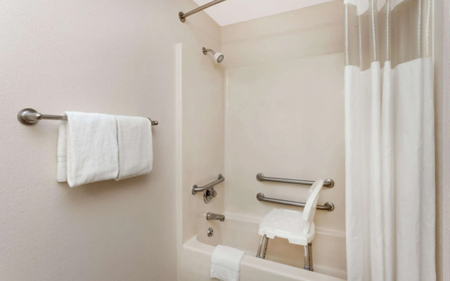 Days Inn by Wyndham Charleston