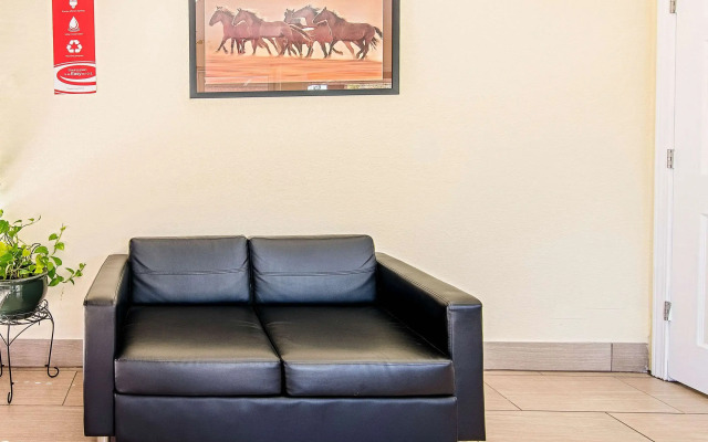 Econo Lodge Near Motor Speedway