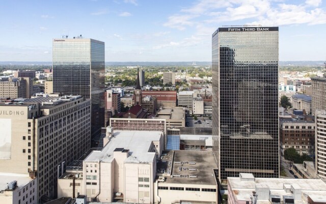 Louisville's Triple Crown Condo by Cozysuites