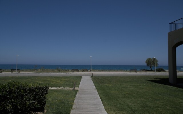 2 Bedroom Apartment on Beach Elias Lower
