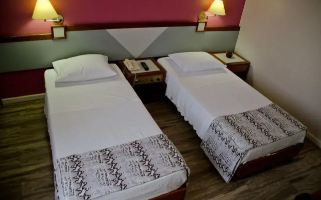 卡舒埃鲁广场酒店(Cachoeiro Plaza Hotel)