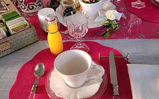 Au Chant Des Oiseaux (Adults Only)