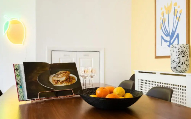 The South Kensington Place - Modern & Bright 4bdr Townhouse