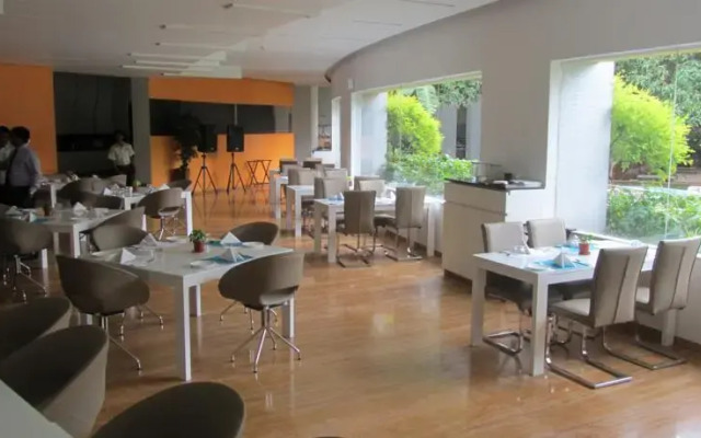 Zip by Spree Hotels at the Woodrose