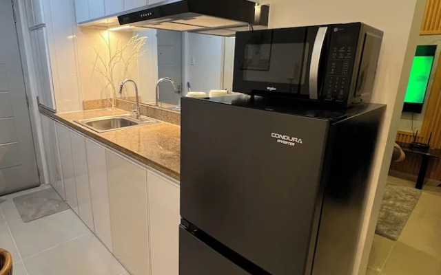 Ryle and Yang's Stylish 2BR Stay