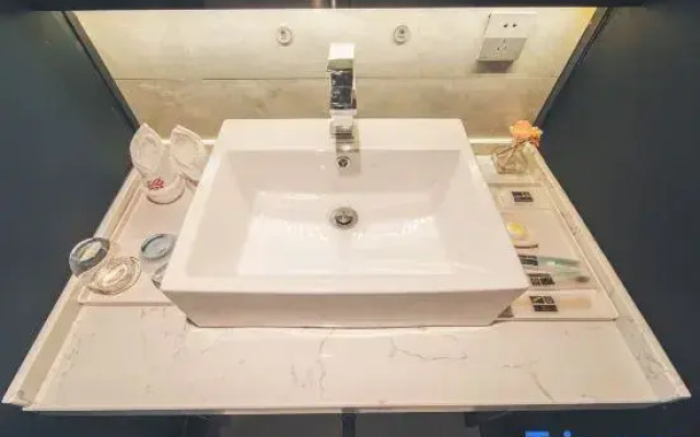 Dimei Dilianya Hotel (Kunming Linyuqiao Metro Station)