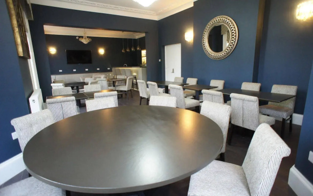 Applewood Hotel