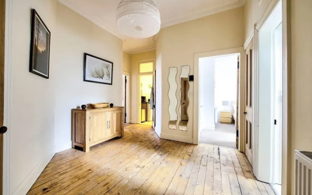 Lovely and Spacious 2BR Home on Comiston Road