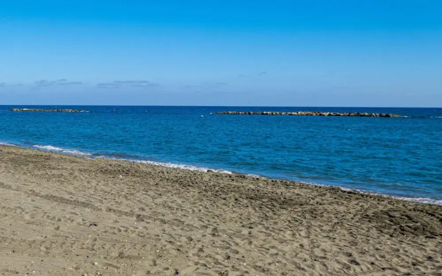 "sanders Dione Residences - Pleasant 2-bedroom Apartment With Sea View"