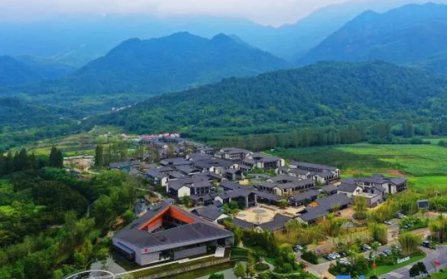 Hotel MoMc Jiuhuashan