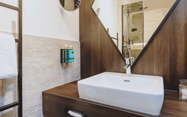 GLEMM by AvenidA Superior Hotel & Residences