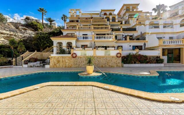 B16 WINDSOR PARK, exclusive sea view, heated pool